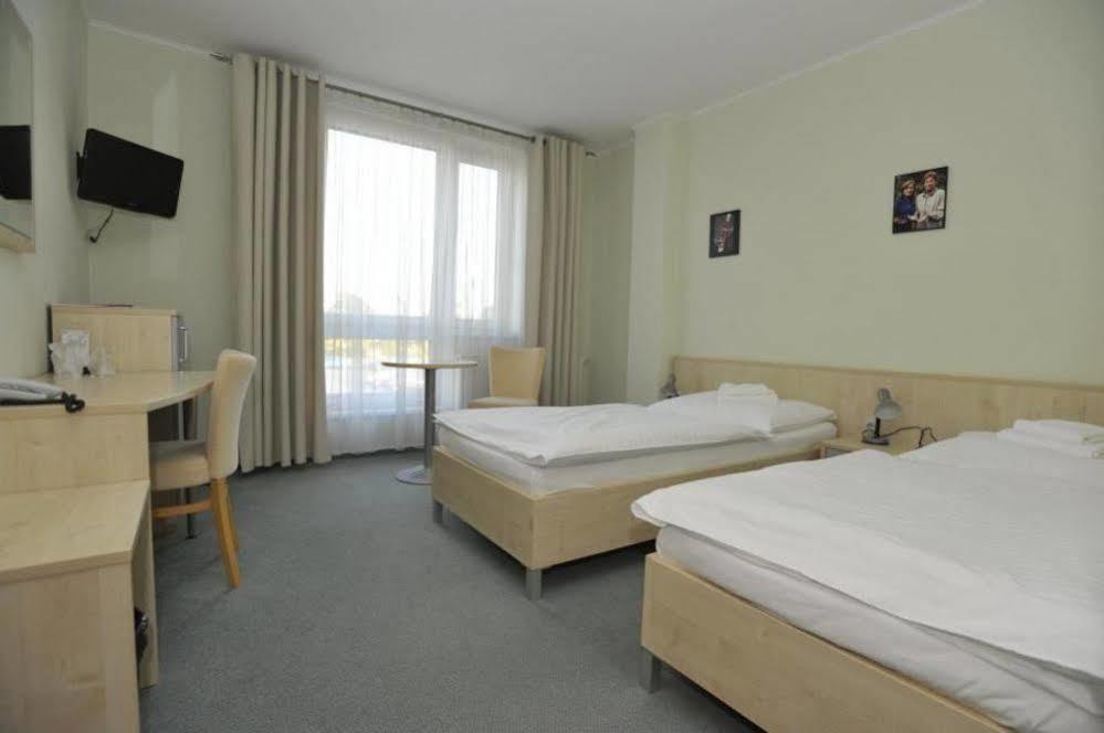 Hotel Buly Arena Kravaře Exterior foto