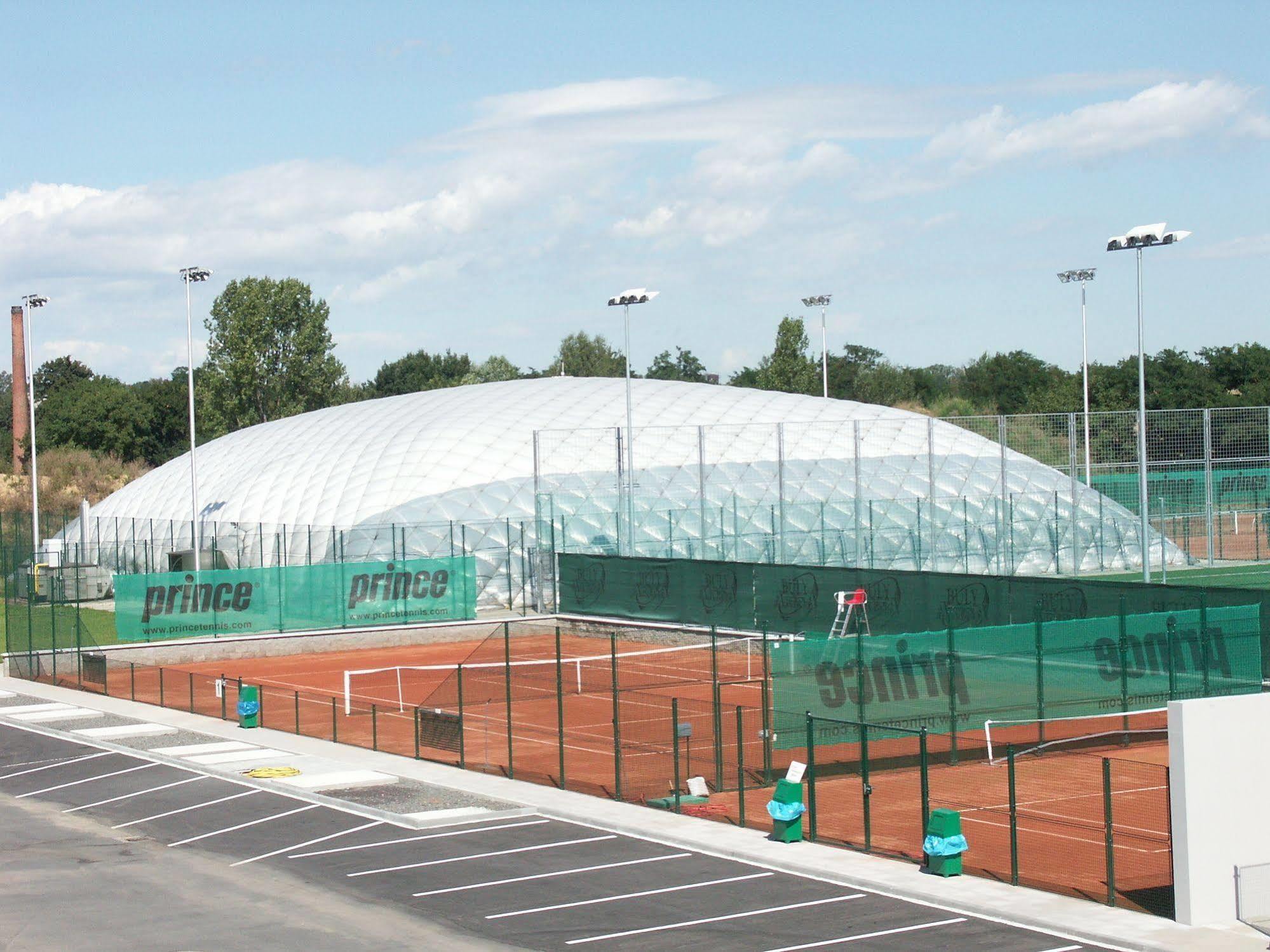 Hotel Buly Arena Kravaře Exterior foto