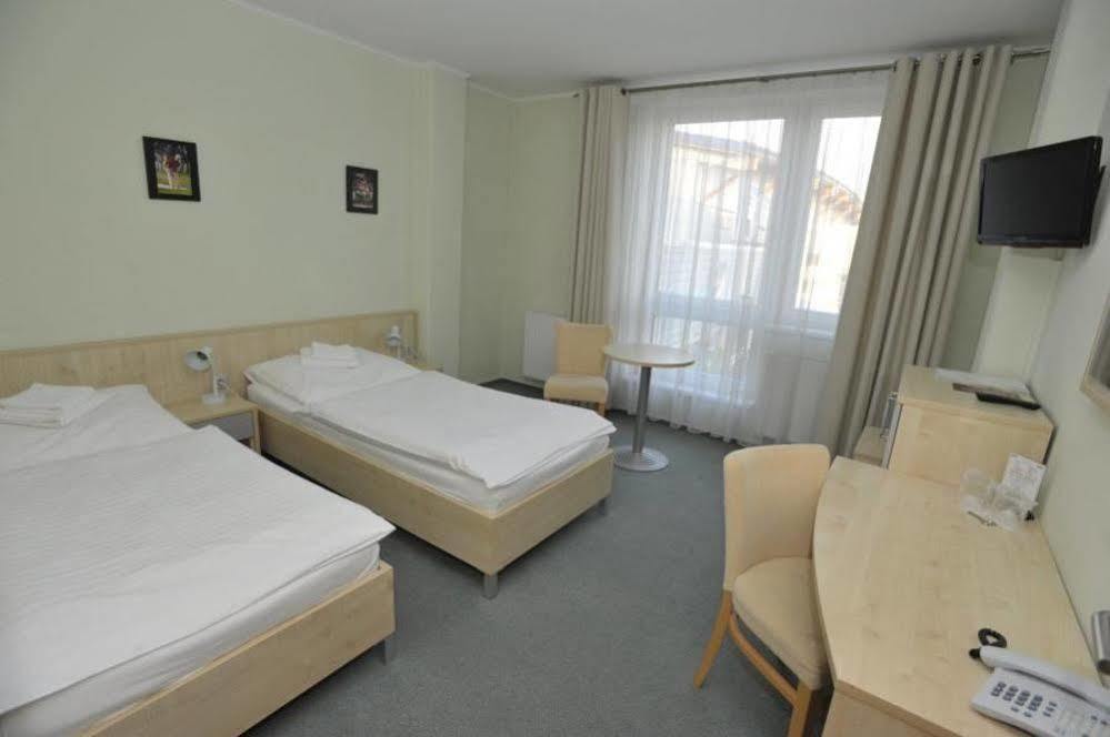 Hotel Buly Arena Kravaře Exterior foto